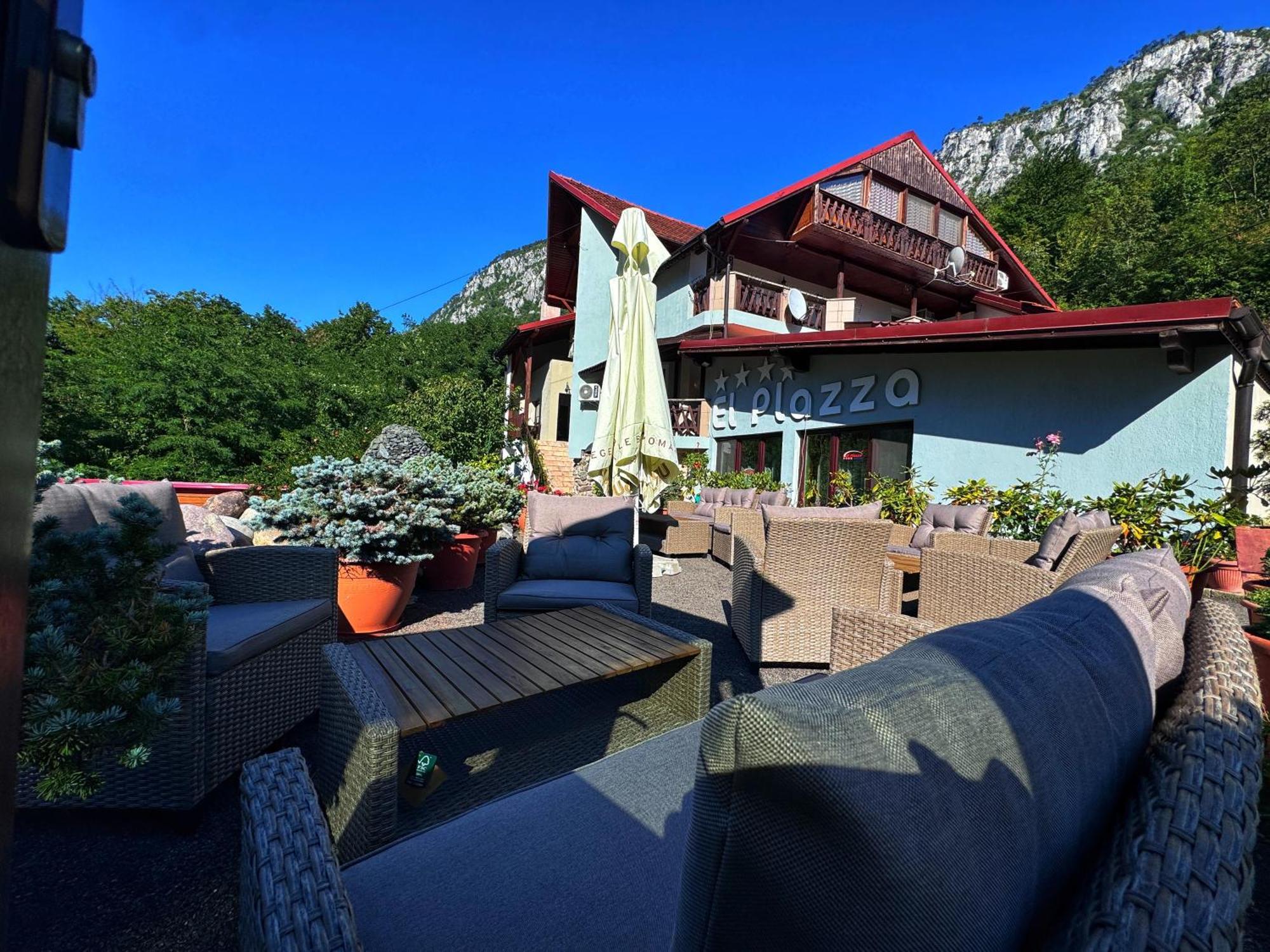 Pensiunea El Plazza Băile Herculane Exterior foto