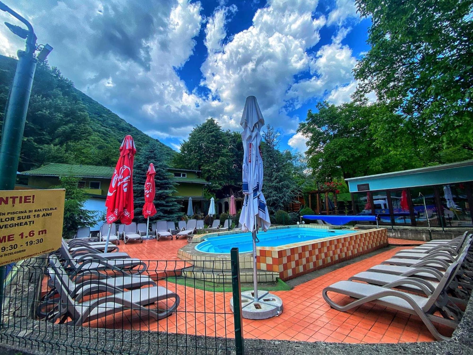 Pensiunea El Plazza Băile Herculane Exterior foto