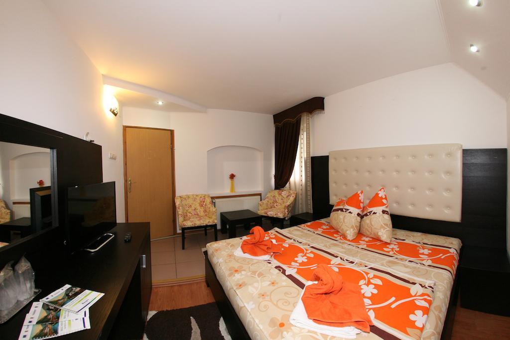 Pensiunea El Plazza Băile Herculane Exterior foto