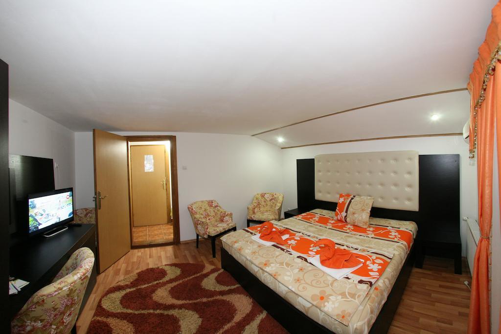 Pensiunea El Plazza Băile Herculane Zimmer foto